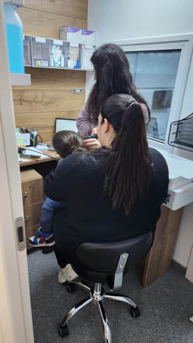 בדיקה לילדה