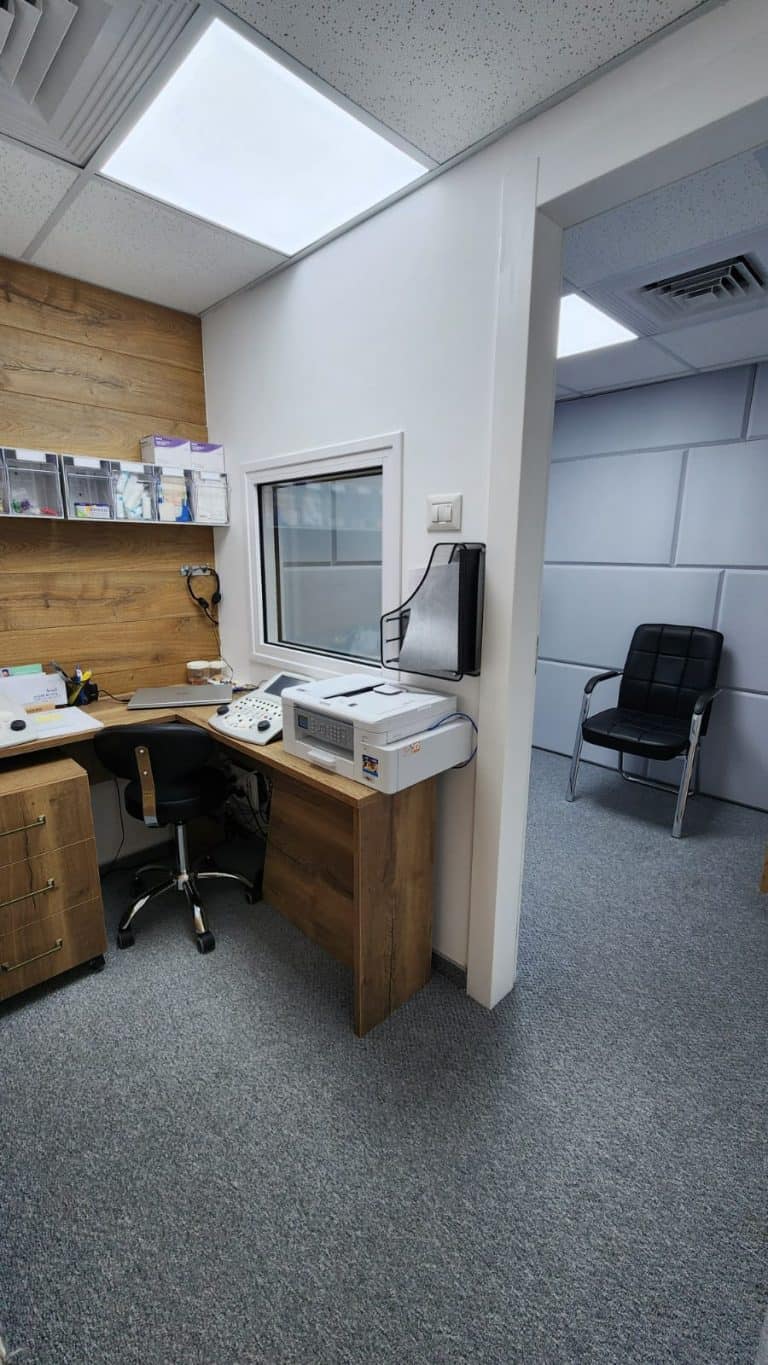 חדר הבדיקה והמסדרון